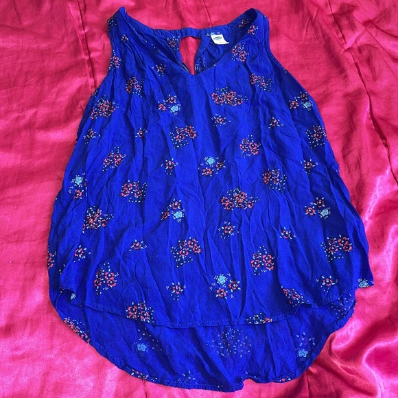 Old Navy Tops - Old Navy Floral Top 💙
